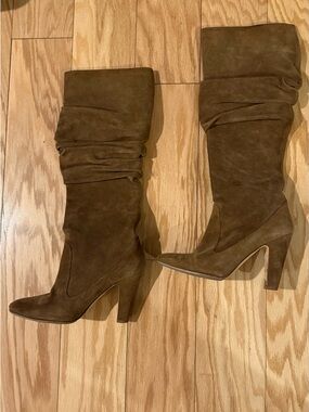 Manolo Blahnik Brown Suede Heeled boots